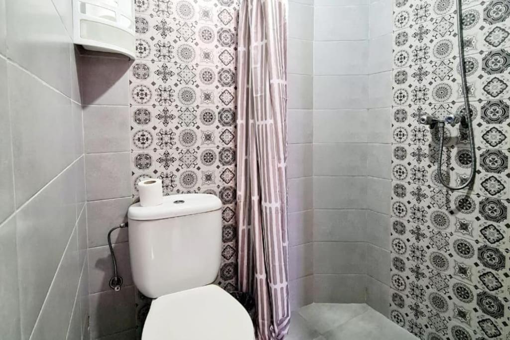 2 Bedrooms Flat And Rooftop ทากาเซาท์ ภายนอก รูปภาพ