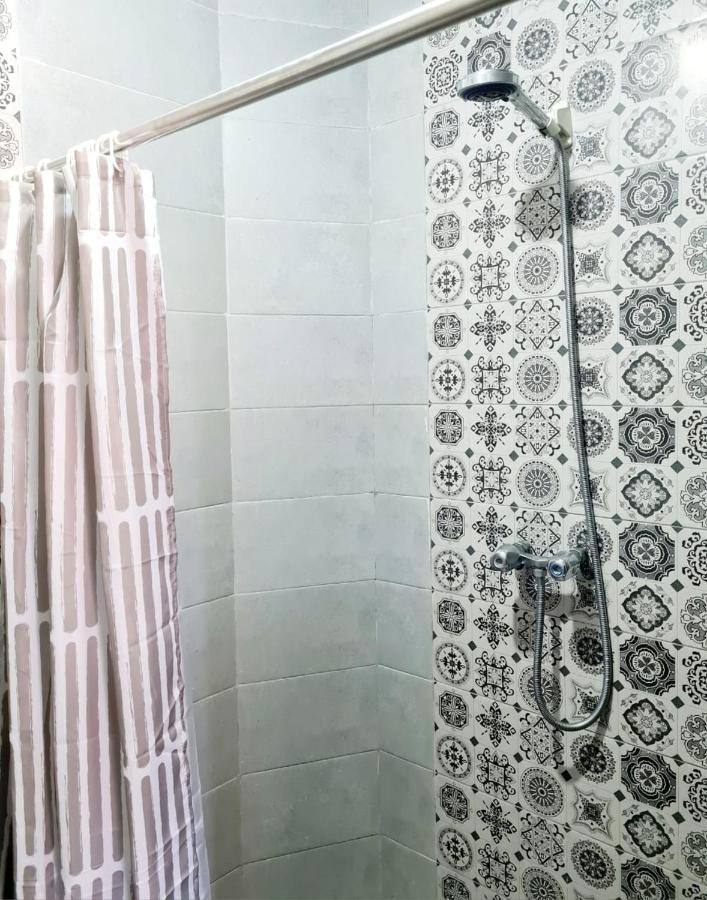 2 Bedrooms Flat And Rooftop ทากาเซาท์ ภายนอก รูปภาพ
